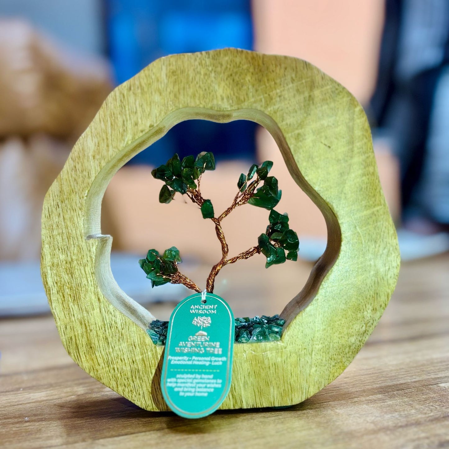 Jardin d’arbre — Anneau de bois de manguier · Aventurine verte · 60 éclats de pierre