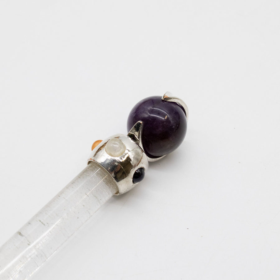 Baguette de prisme céleste — Sphère de cristal mobile d’améthyste · Tige de quartz · 12 cm