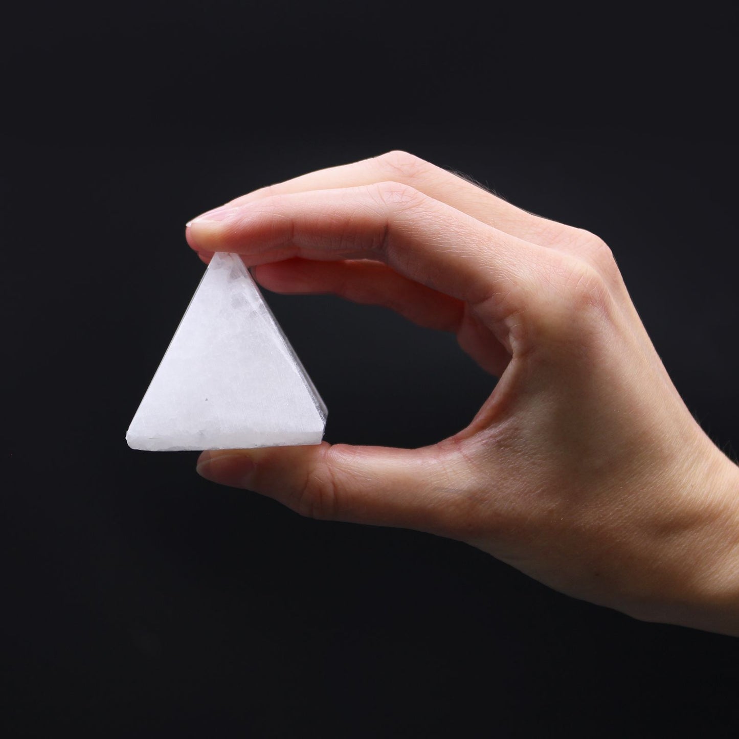 Pyramide en sélénite · 5 cm