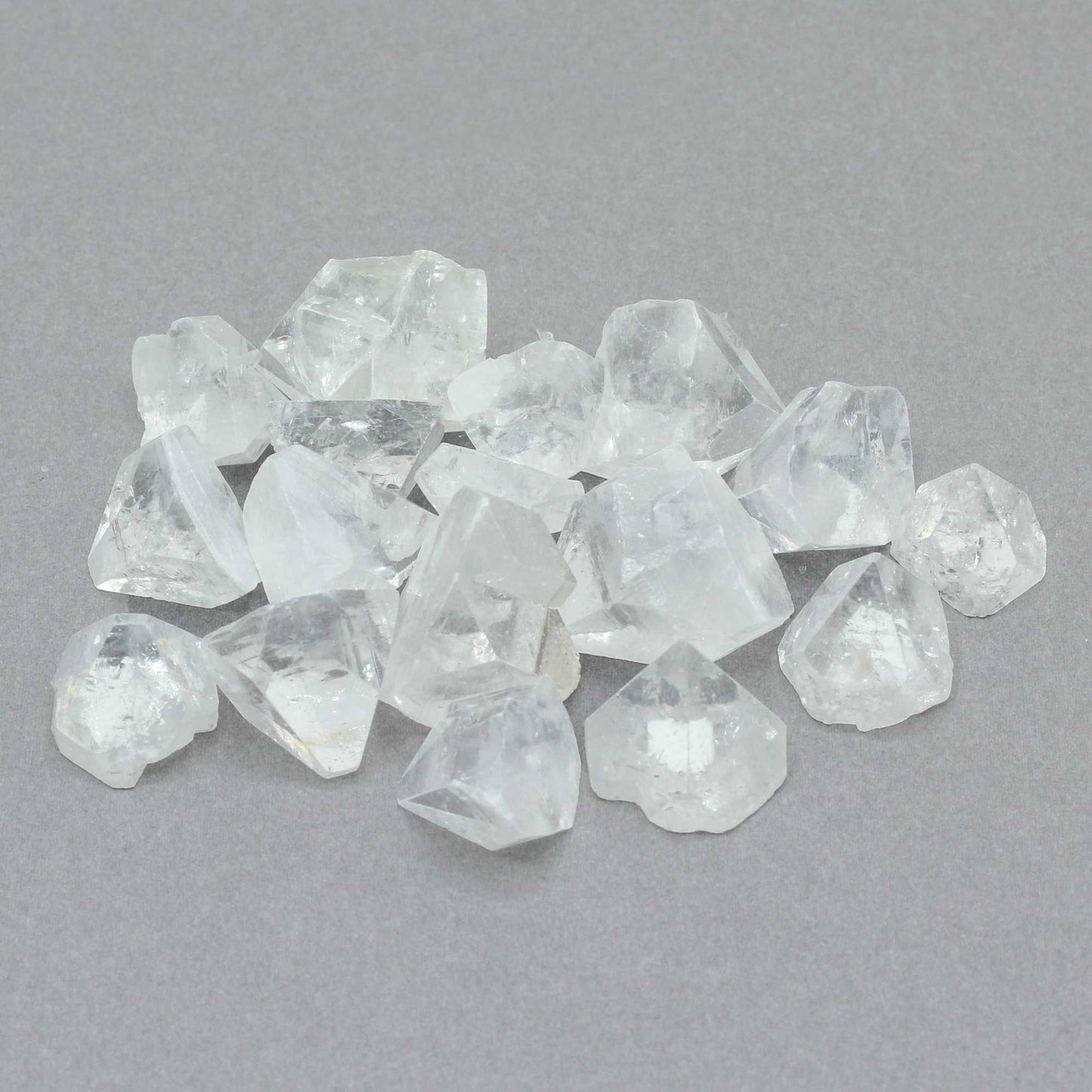 Pointes d’apophyllite format moyen · 12 à 20 mm · 100 g