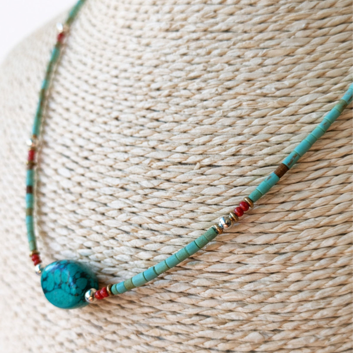 Collier népalais en perles fines, turquoise et pierre — vue 3