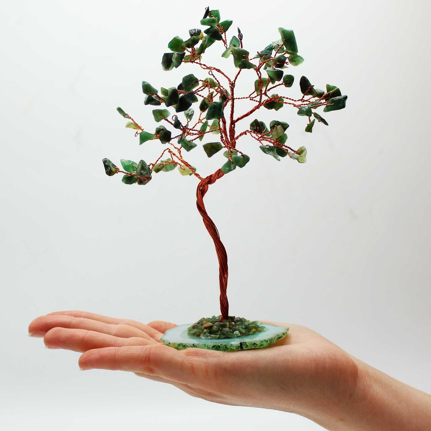 Arbre grand format: aventurine verte sur socle d’agate verte