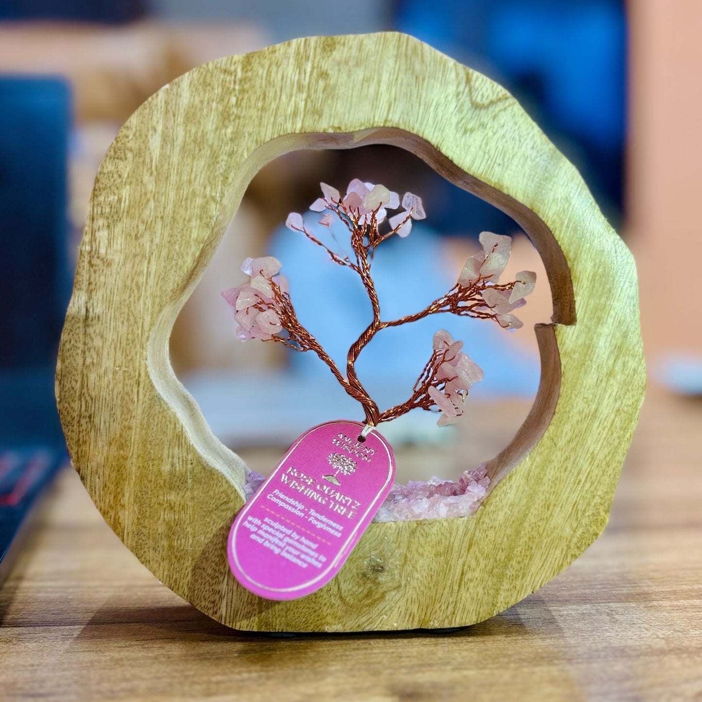 Jardin d’arbre de quartz rose en anneau de bois de manguier — Pierres