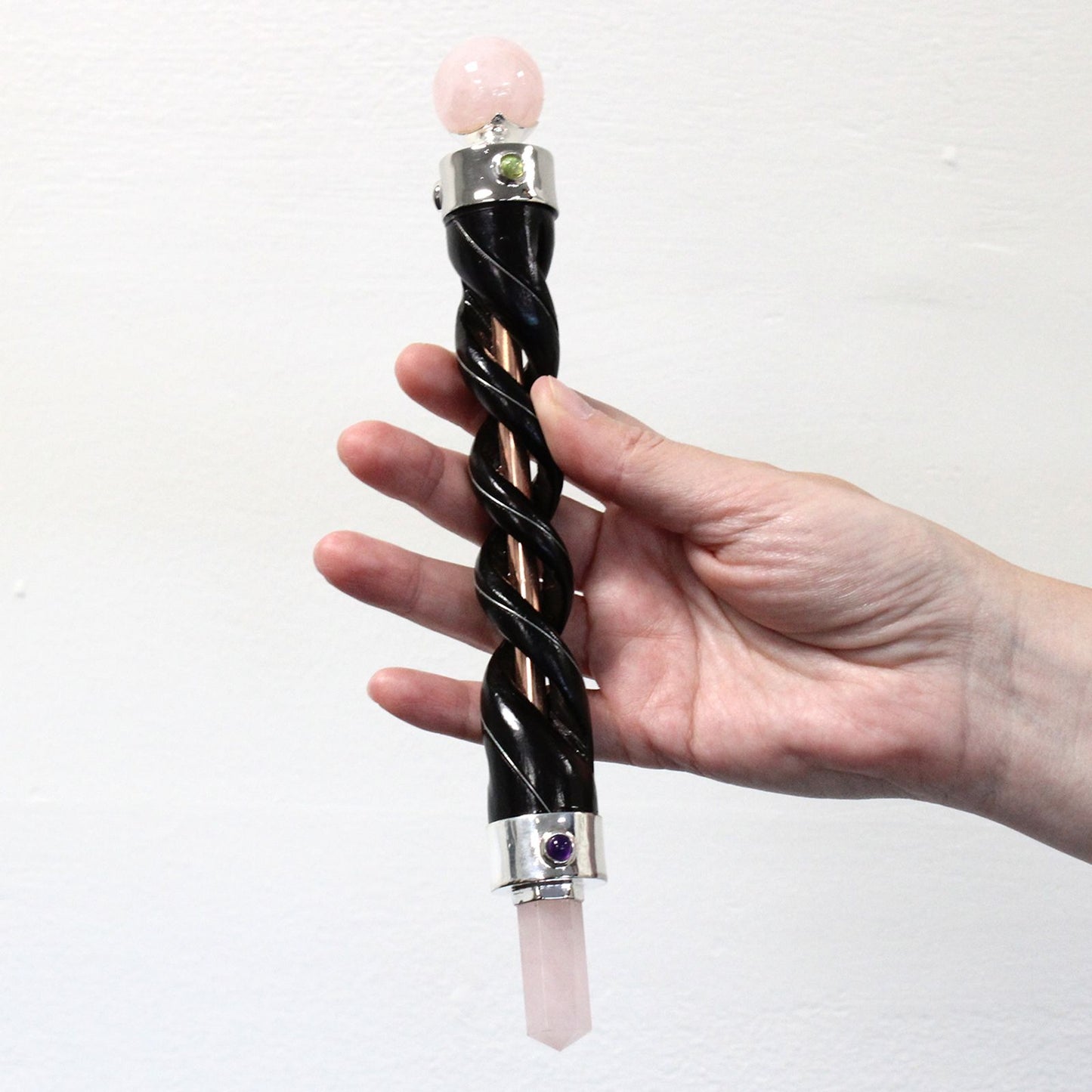 Baguette de soin sculptée en spirale — Tube de cuivre améthyste