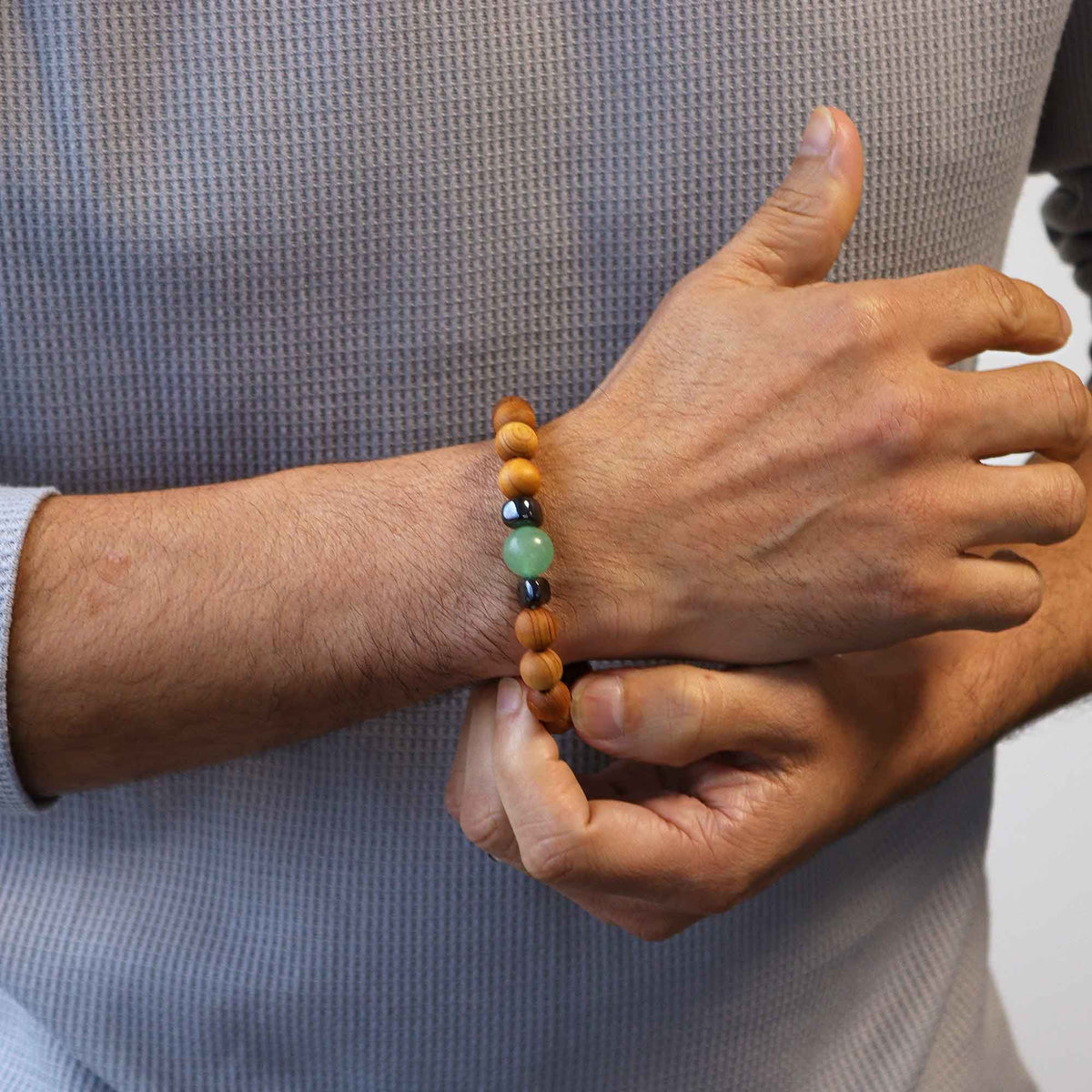 Bracelet en cèdre, chakra sacré — vue 2