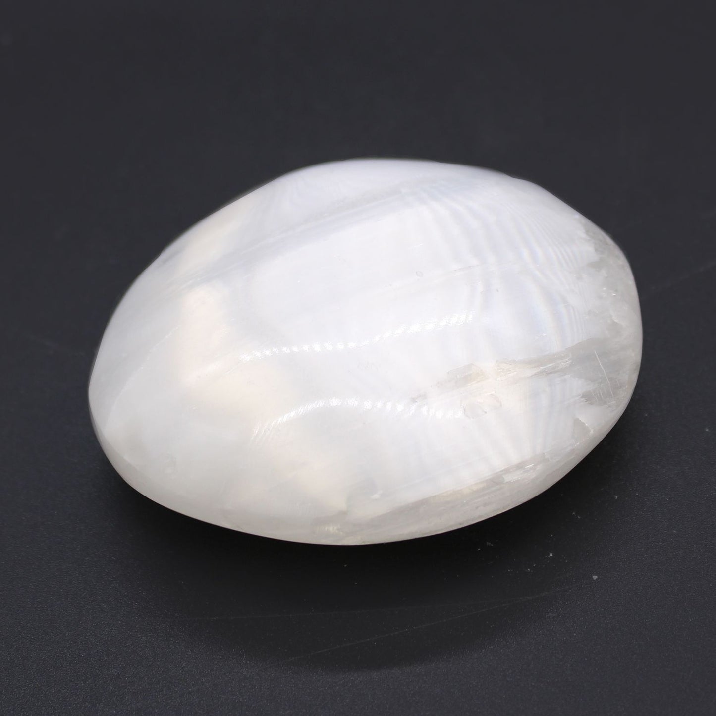 Pierre de paume en sélénite · 8 cm