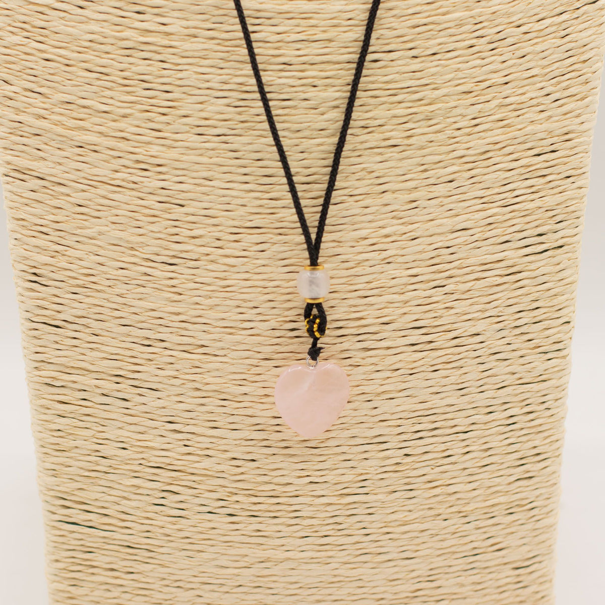 Collier sur cordon, cœur en quartz rose — vue 3