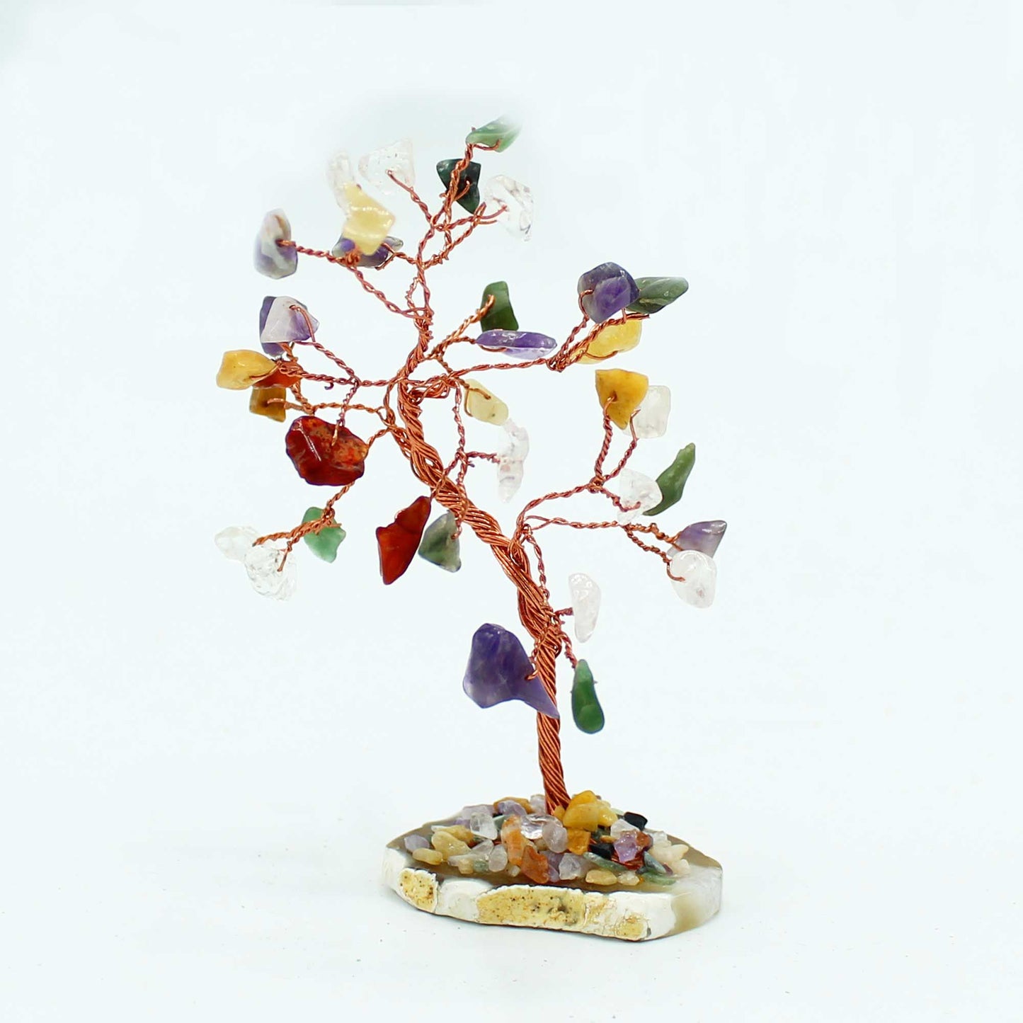 Arbre : pierres assorties sur socle d’agate naturel