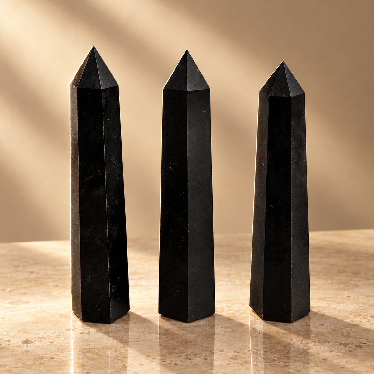 Obélisque à six faces en tourmaline noire 17 cm — vue 2