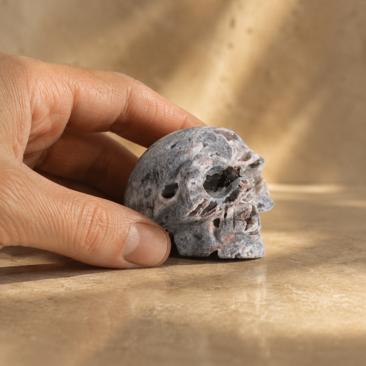 Géode de calcite sculptée crâne 4,5 cm — vue 3