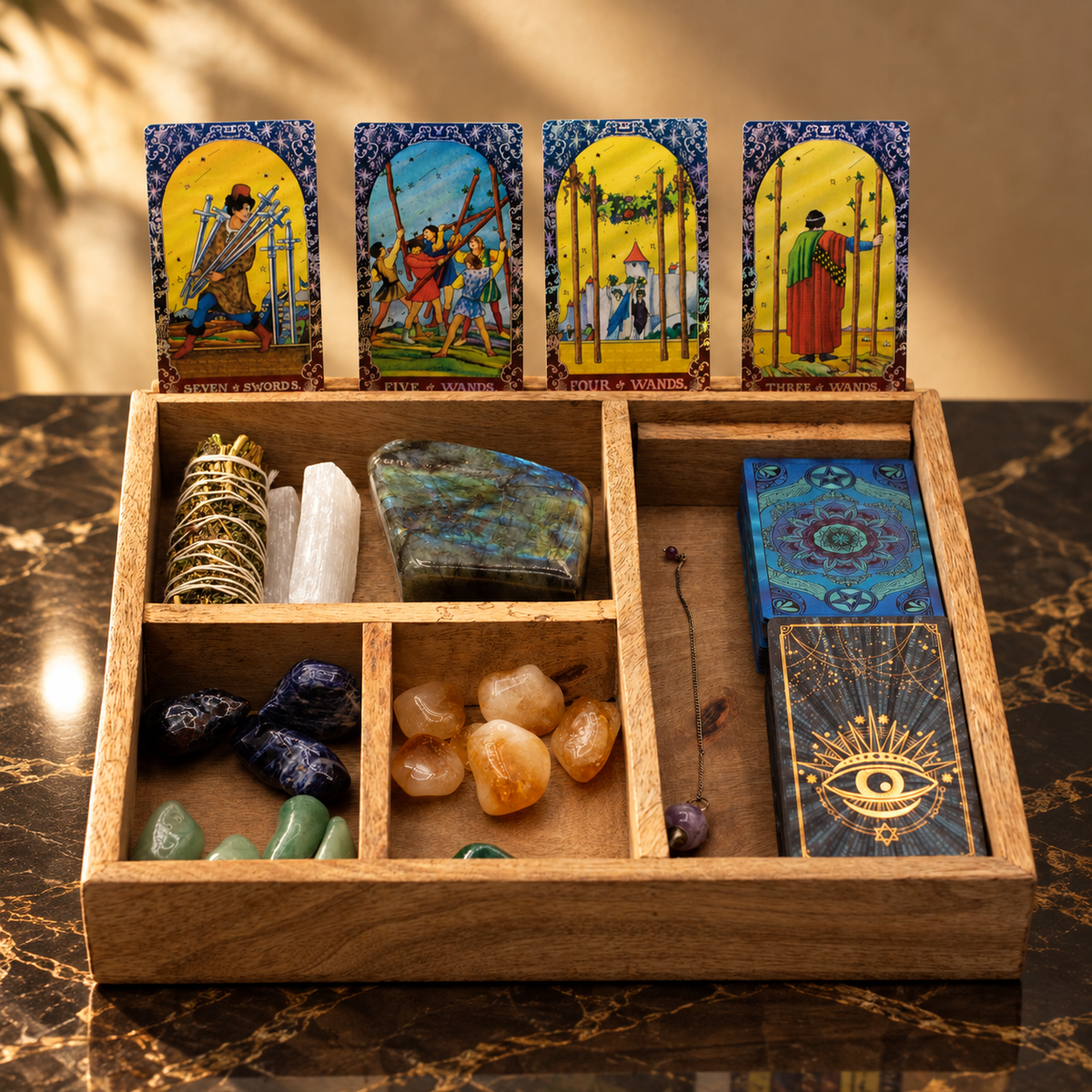 Coffret de tarot à quatre compartiments, bois gravé — vue 2