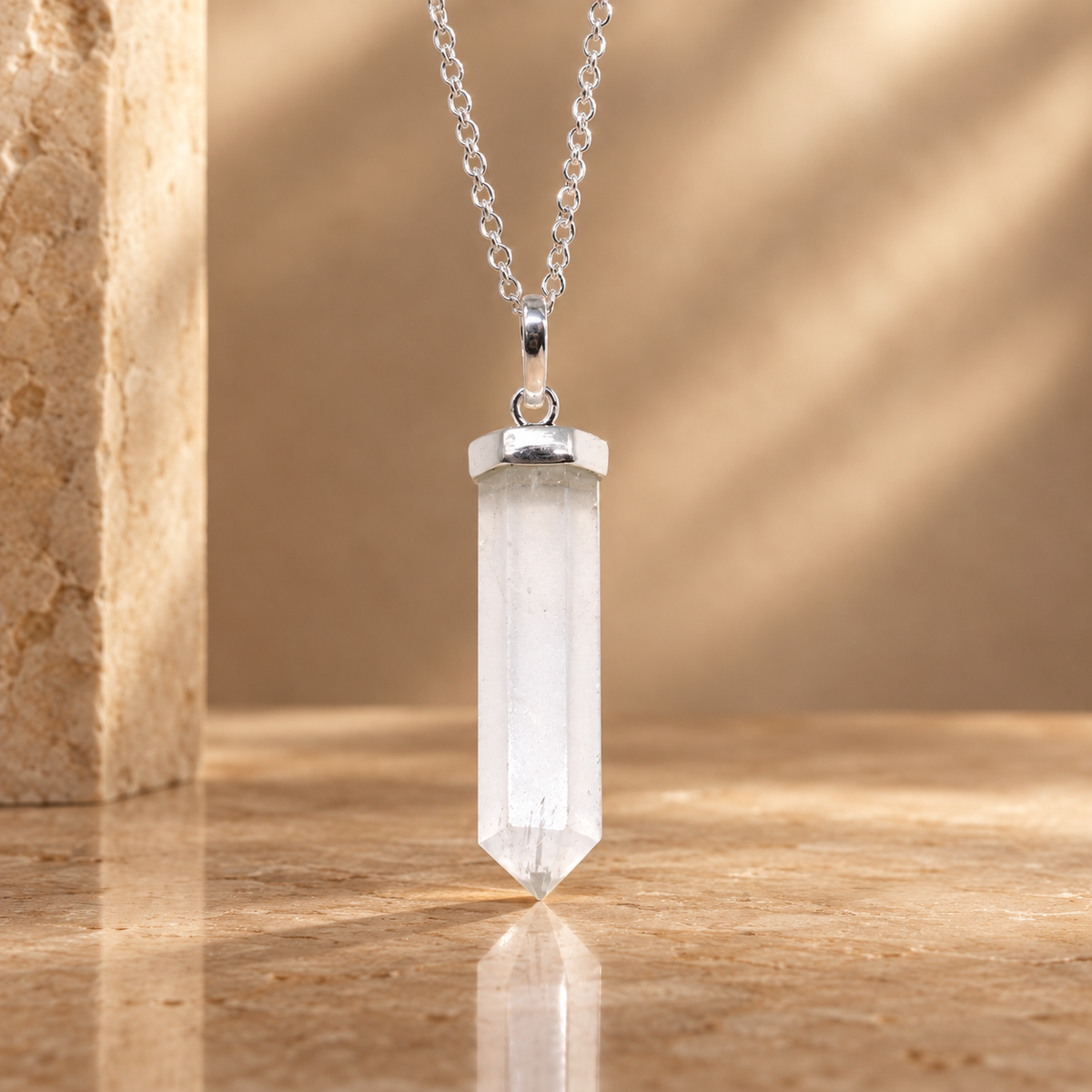 Pendentif pointe classique en cristal de roche