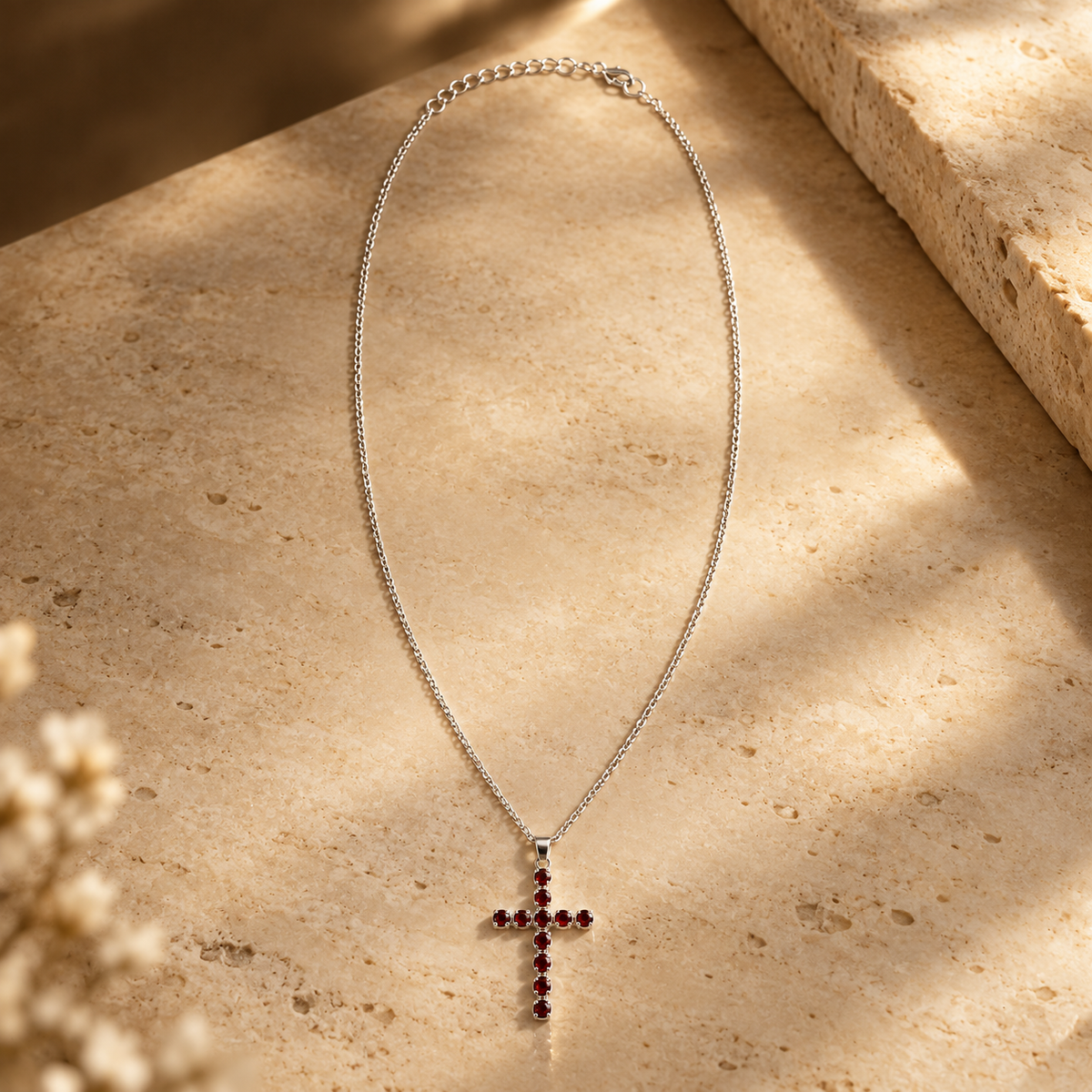 Pendentif croix en grenat — vue 3