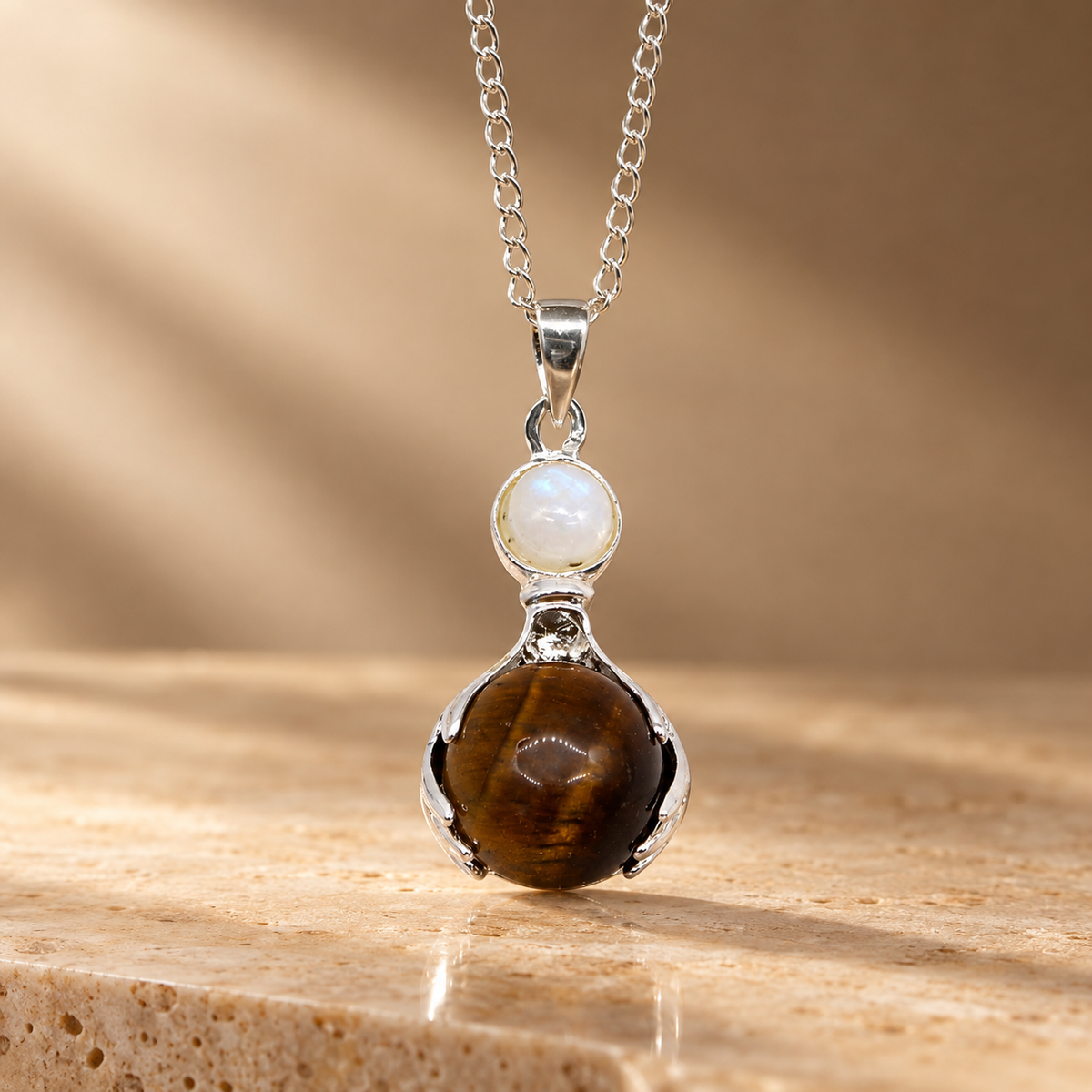 Pendentif mains de soin en œil de tigre