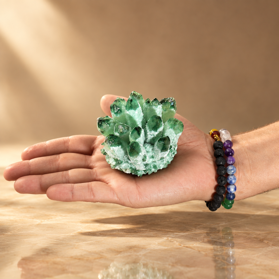 Grappe de quartz naturel en quartz fantôme vert 8 cm