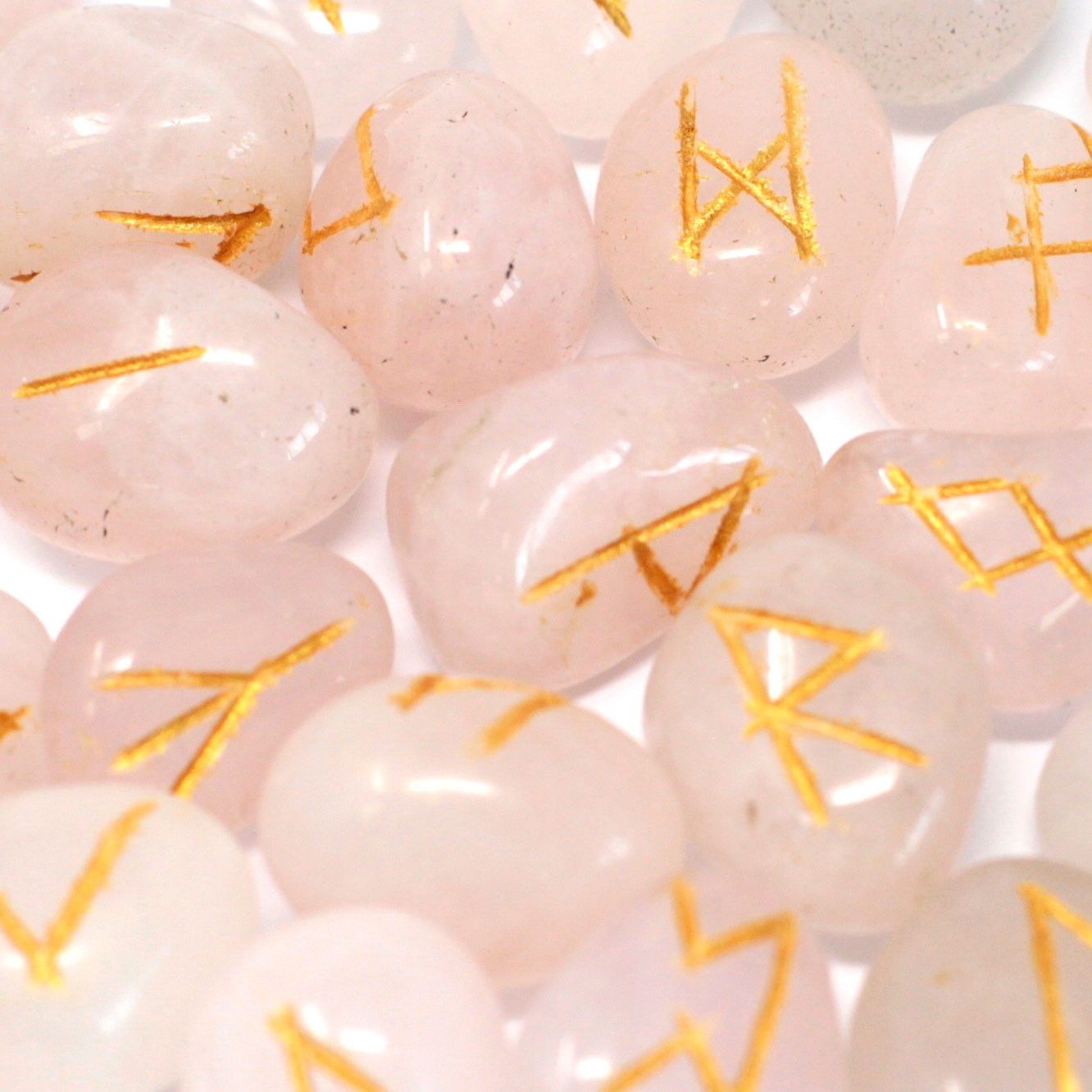 Jeu de runes de l’Inde en pochette — Quartz rose