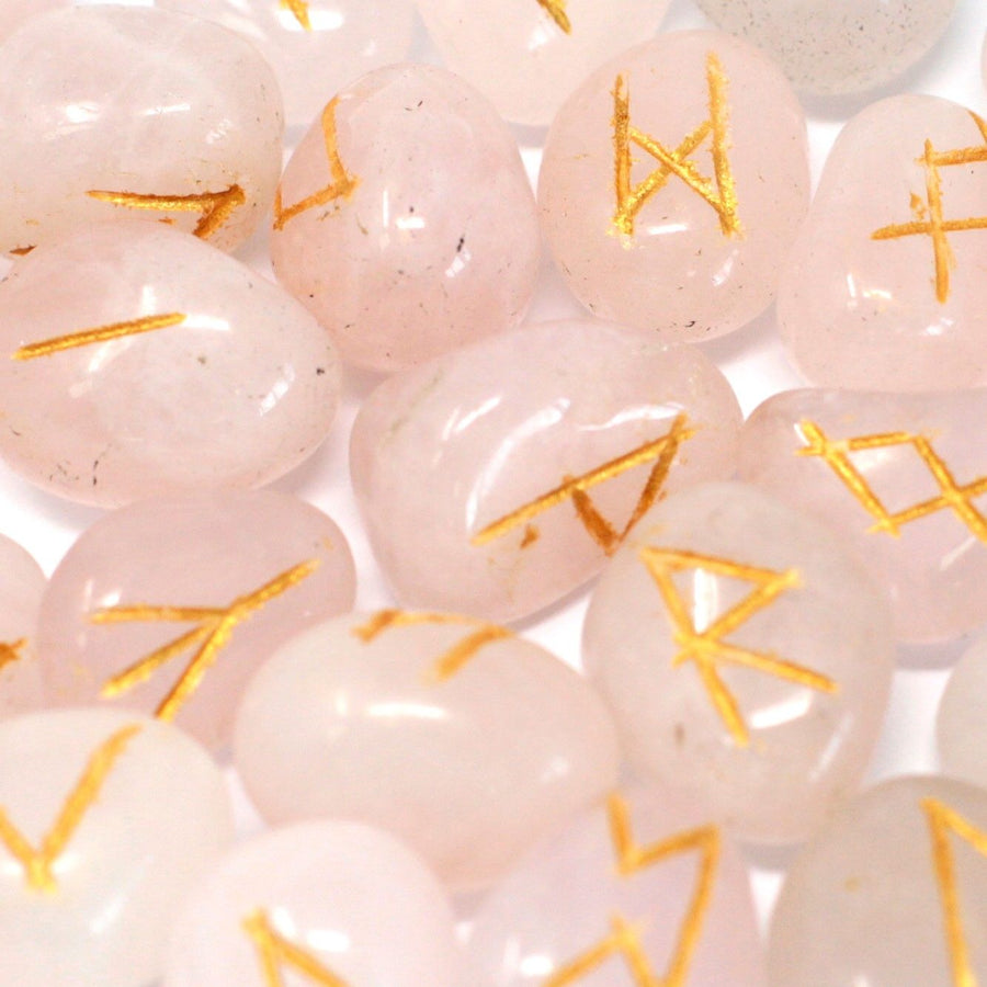 Jeu de runes de l’Inde en pochette — Quartz rose