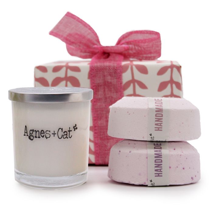 Coffret: bombe de bain de pivoines & thé & rose + bougie de café & noix