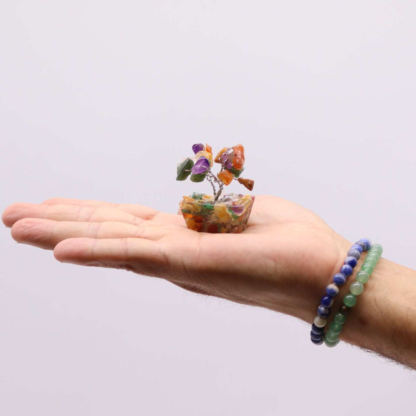 Mini arbre sur socle d’orgonite — Pierres assorties