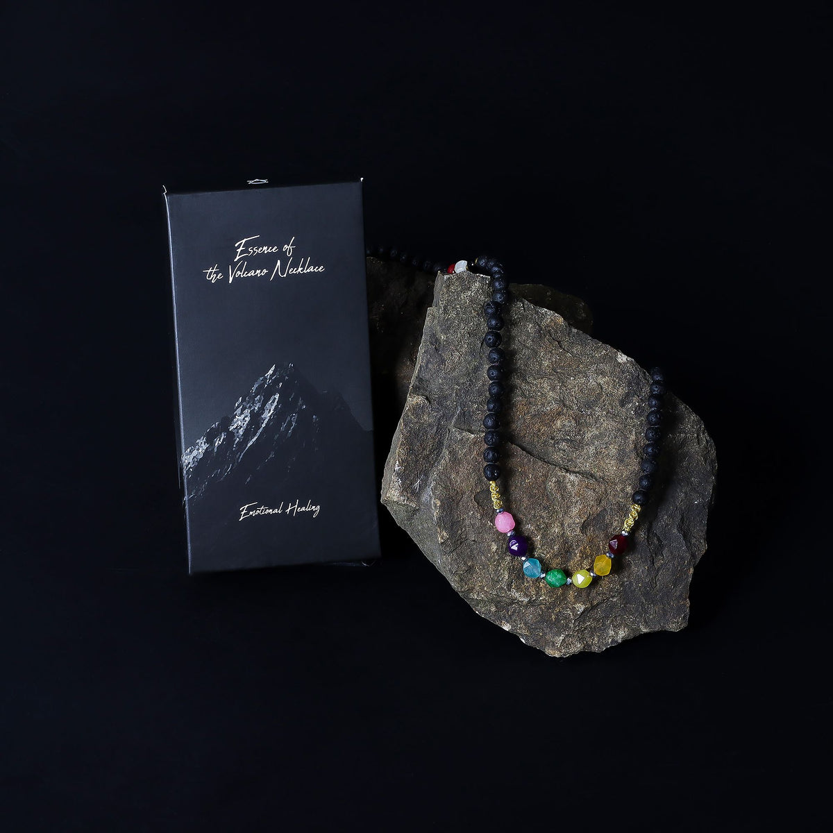 Collier en pierre de lave, essence du volcan, chakras — vue 5
