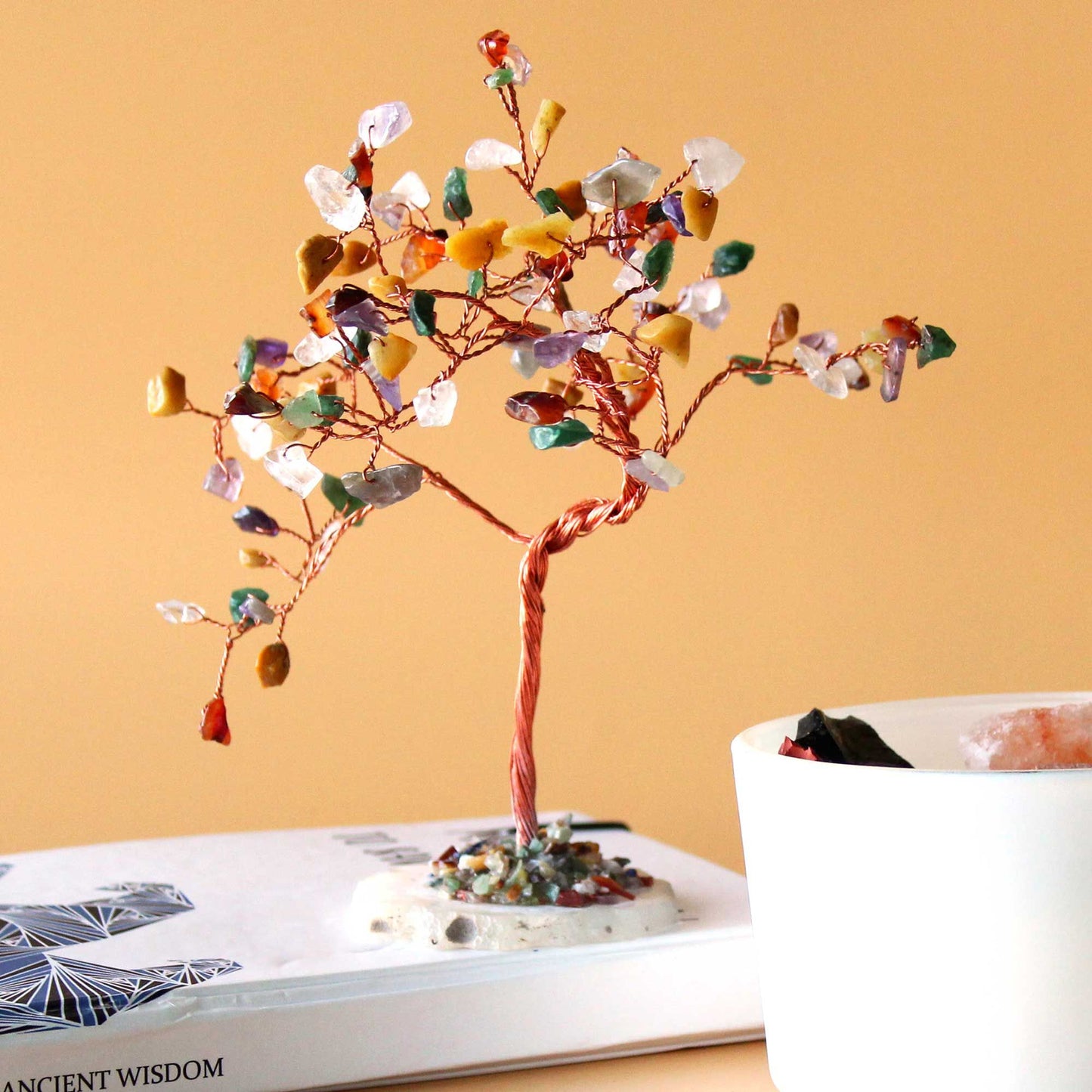 Arbre grand format: pierres assorties sur socle d’agate naturel