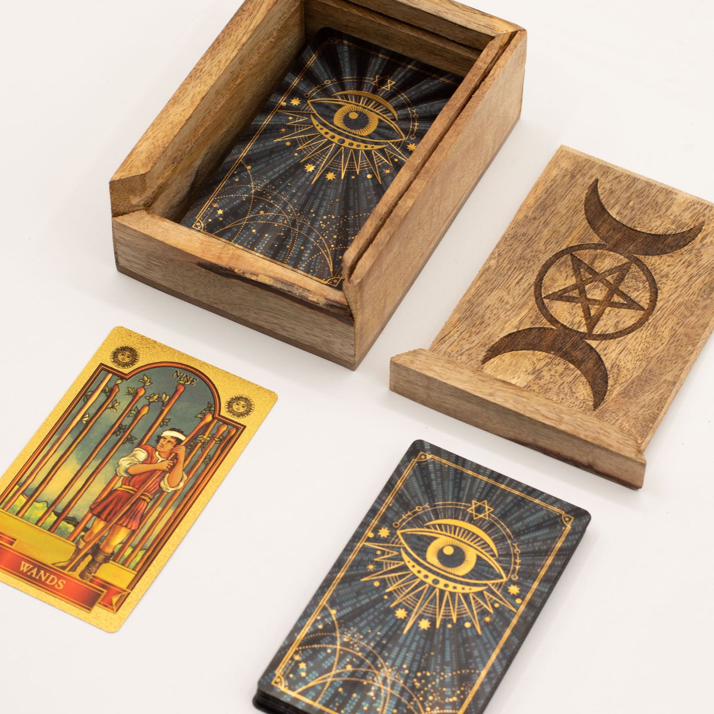 Petit coffret de tarot sur socle pour cartes