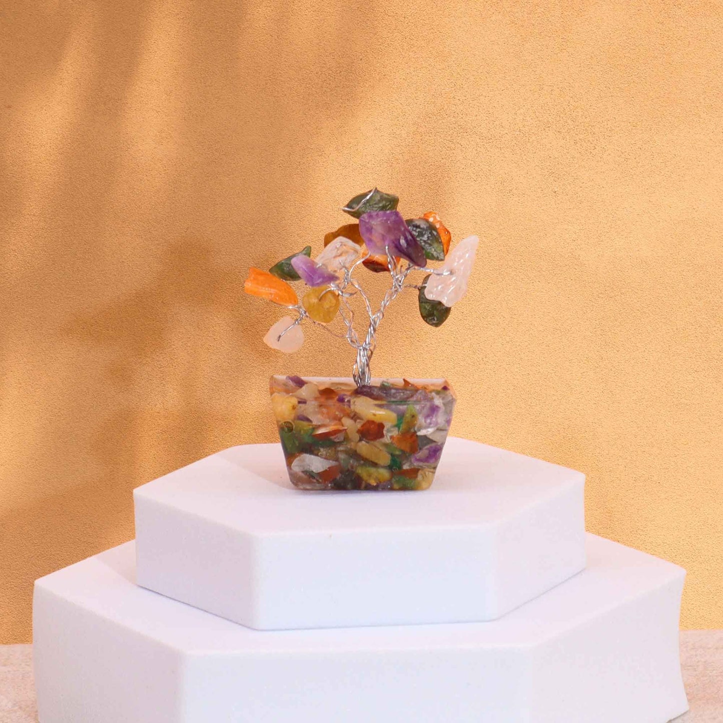 Mini arbre sur socle d’orgonite — Pierres assorties