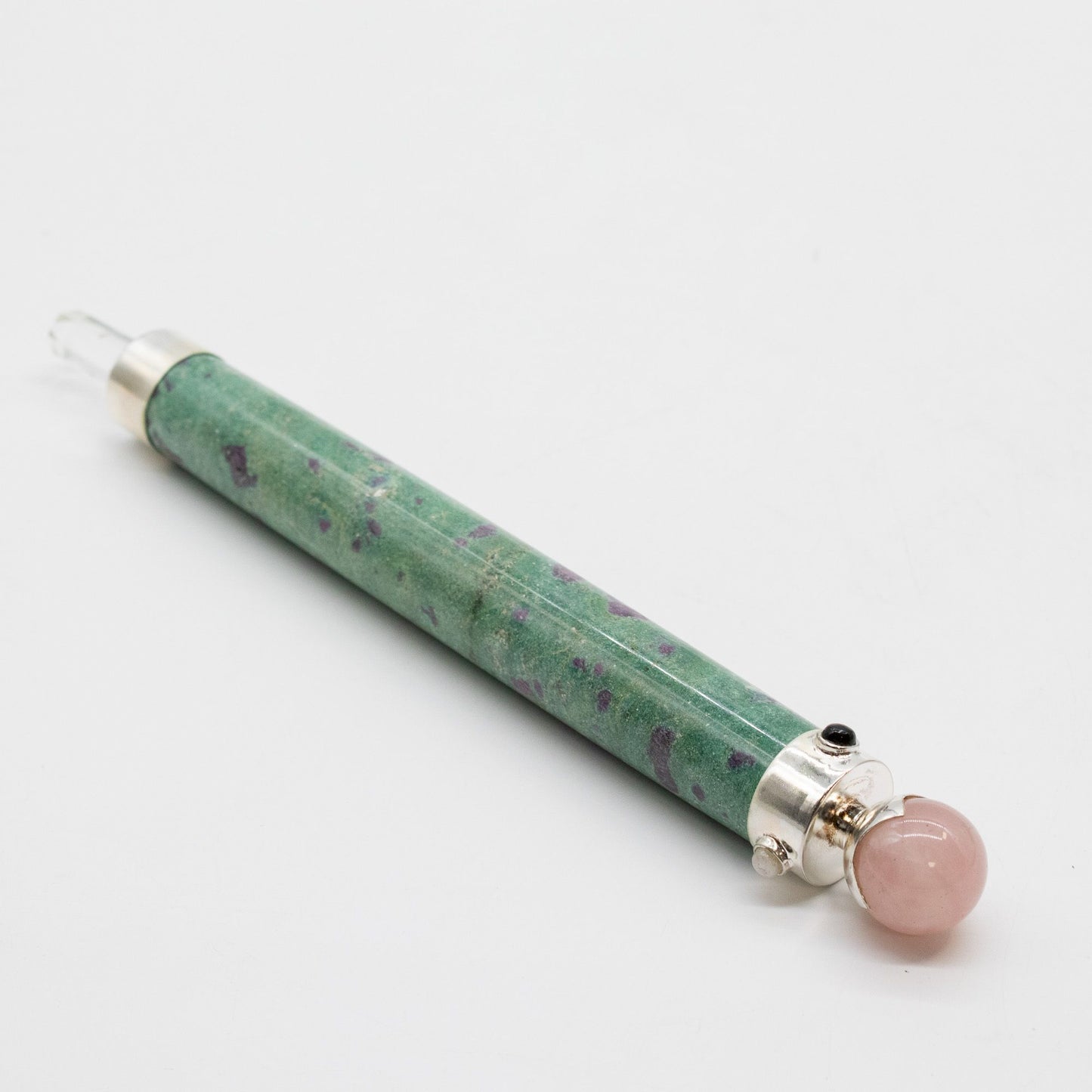 Baguette de cœur vert — Rubis fuchsite quartz rose à boule de cristal en partie haute · 23 cm