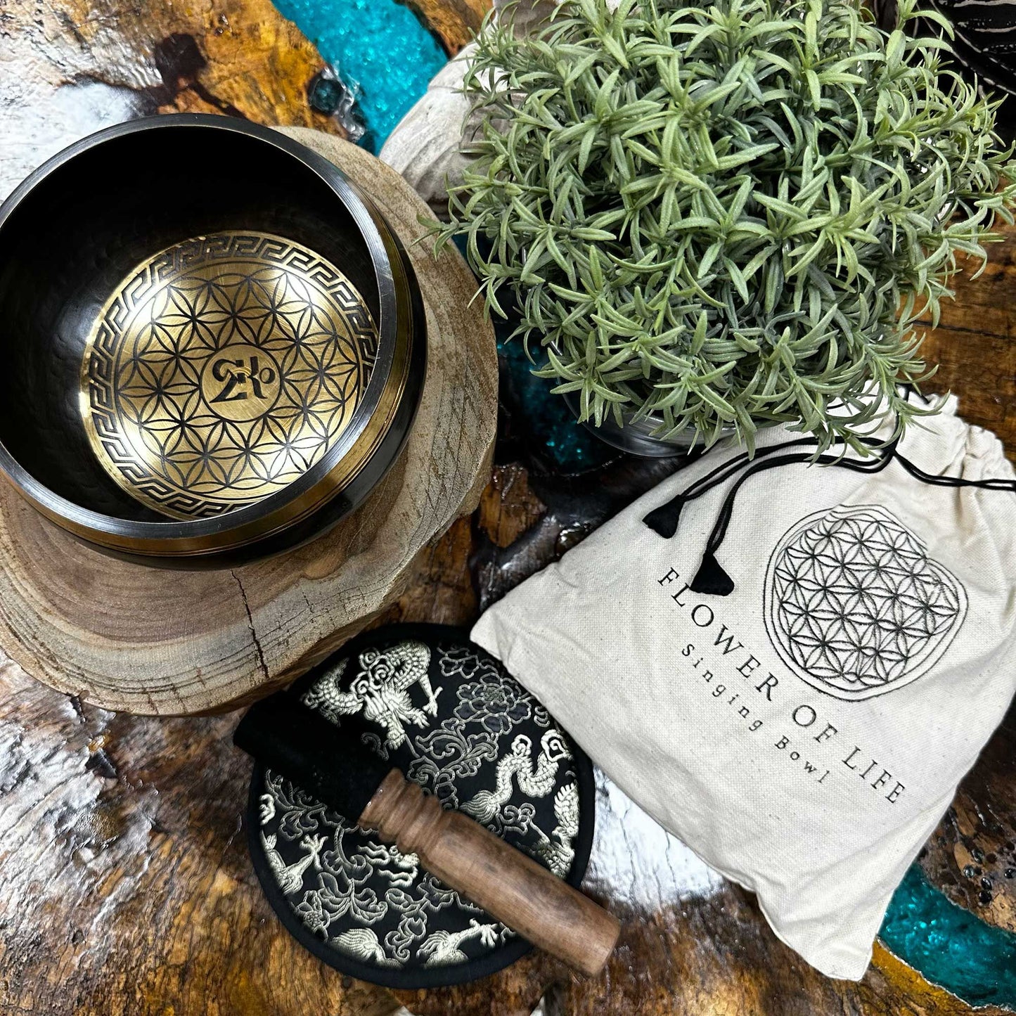 Coffret bol chantant martelé & gravé main — Fleur de vie · 14 cm