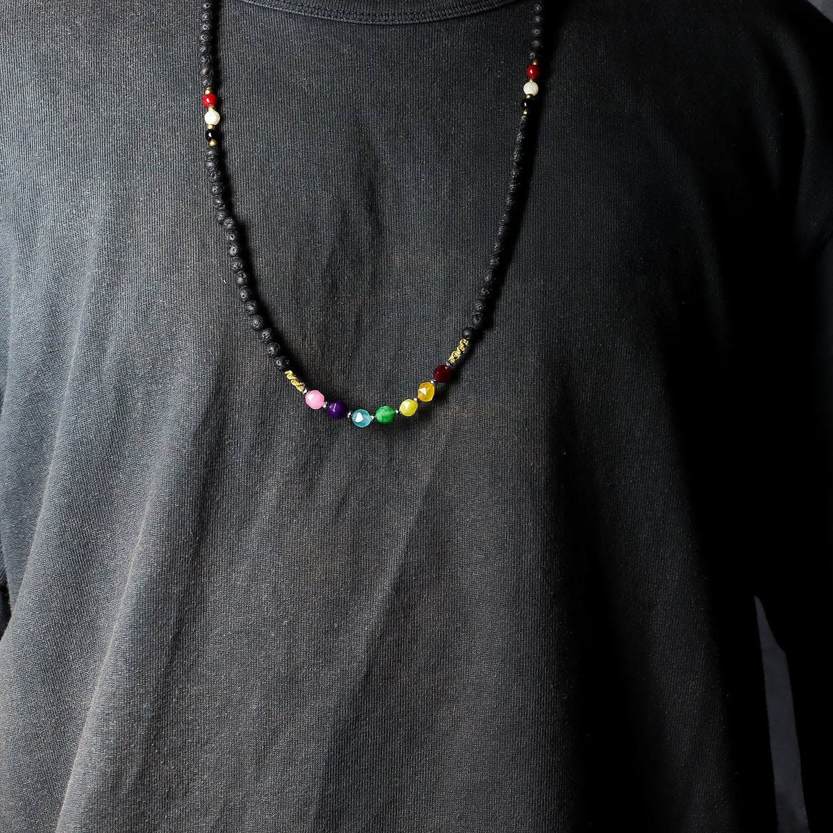 Collier en pierre de lave, essence du volcan, chakras — vue 6