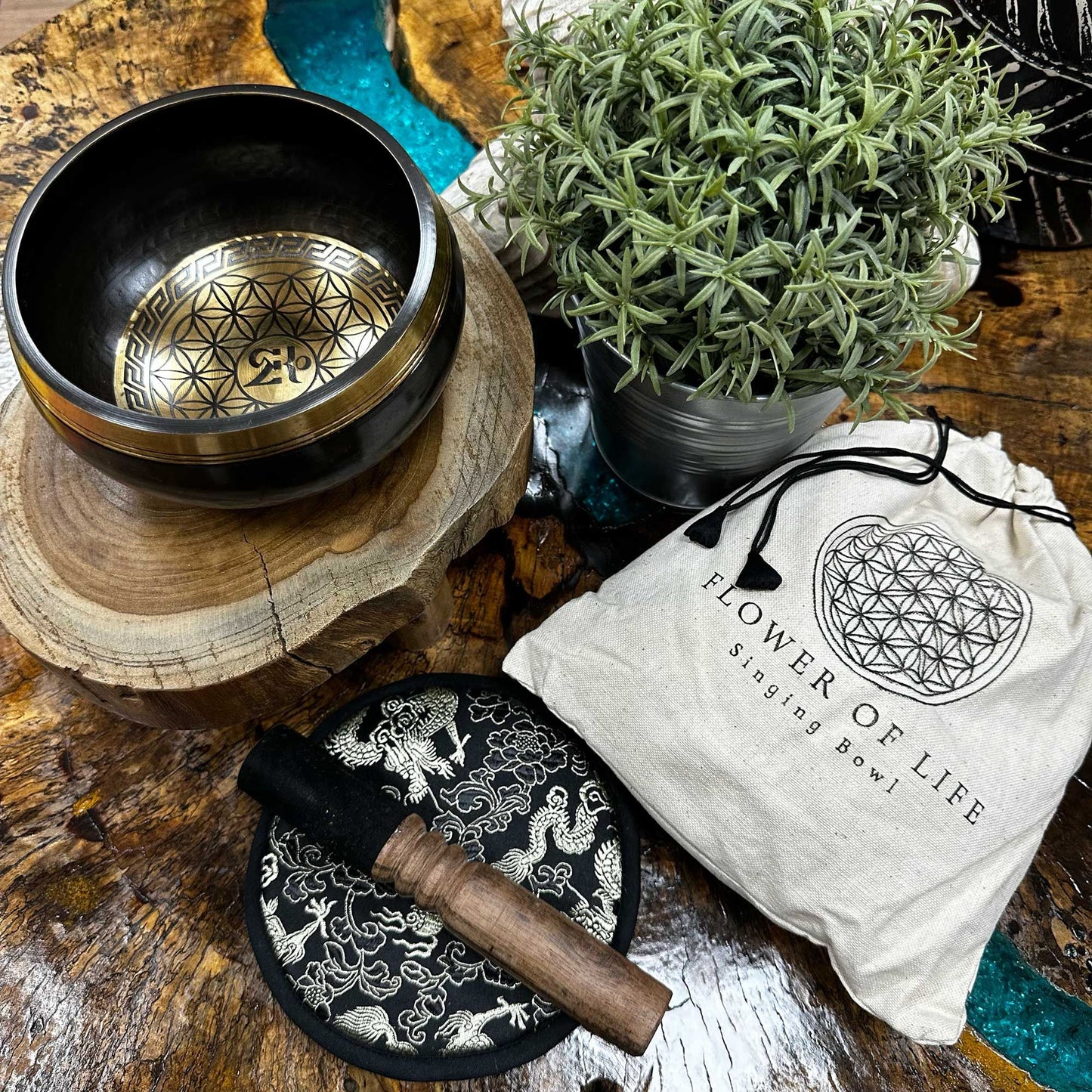 Coffret bol chantant martelé & gravé main — Fleur de vie · 14 cm
