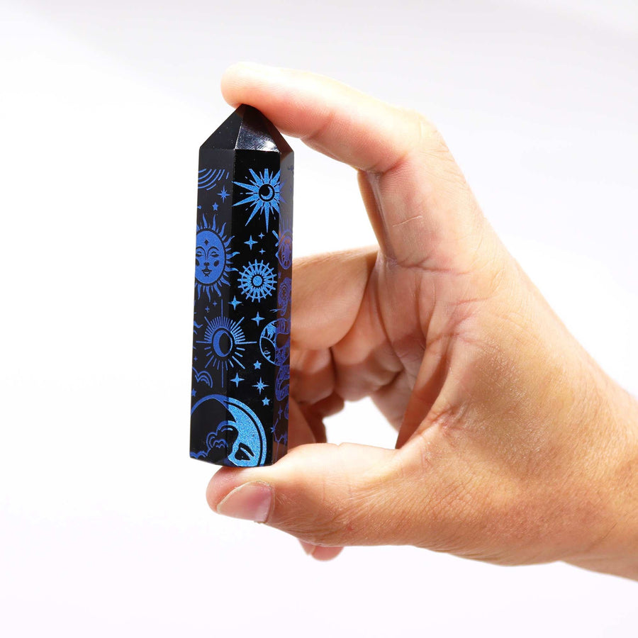 Pointe d’obsidienne noire — Histoire mystique · Bleu foncé · 9cm