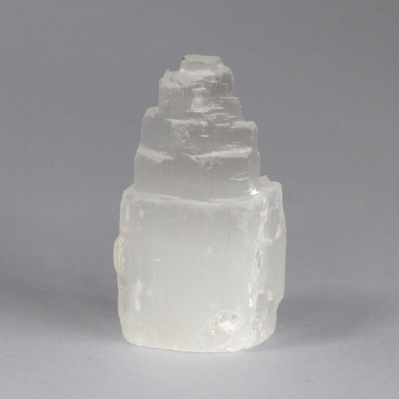 Tour en sélénite naturelle · 5 cm