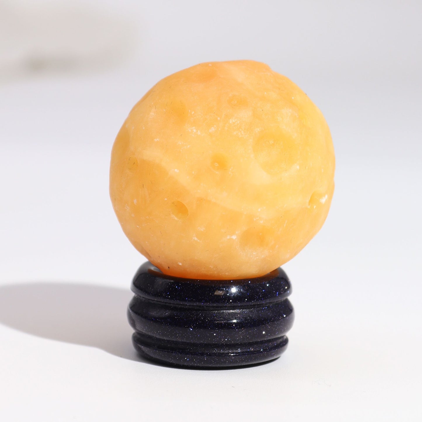 Planète Saturne en jade jaune sur socle solaire · 40mm