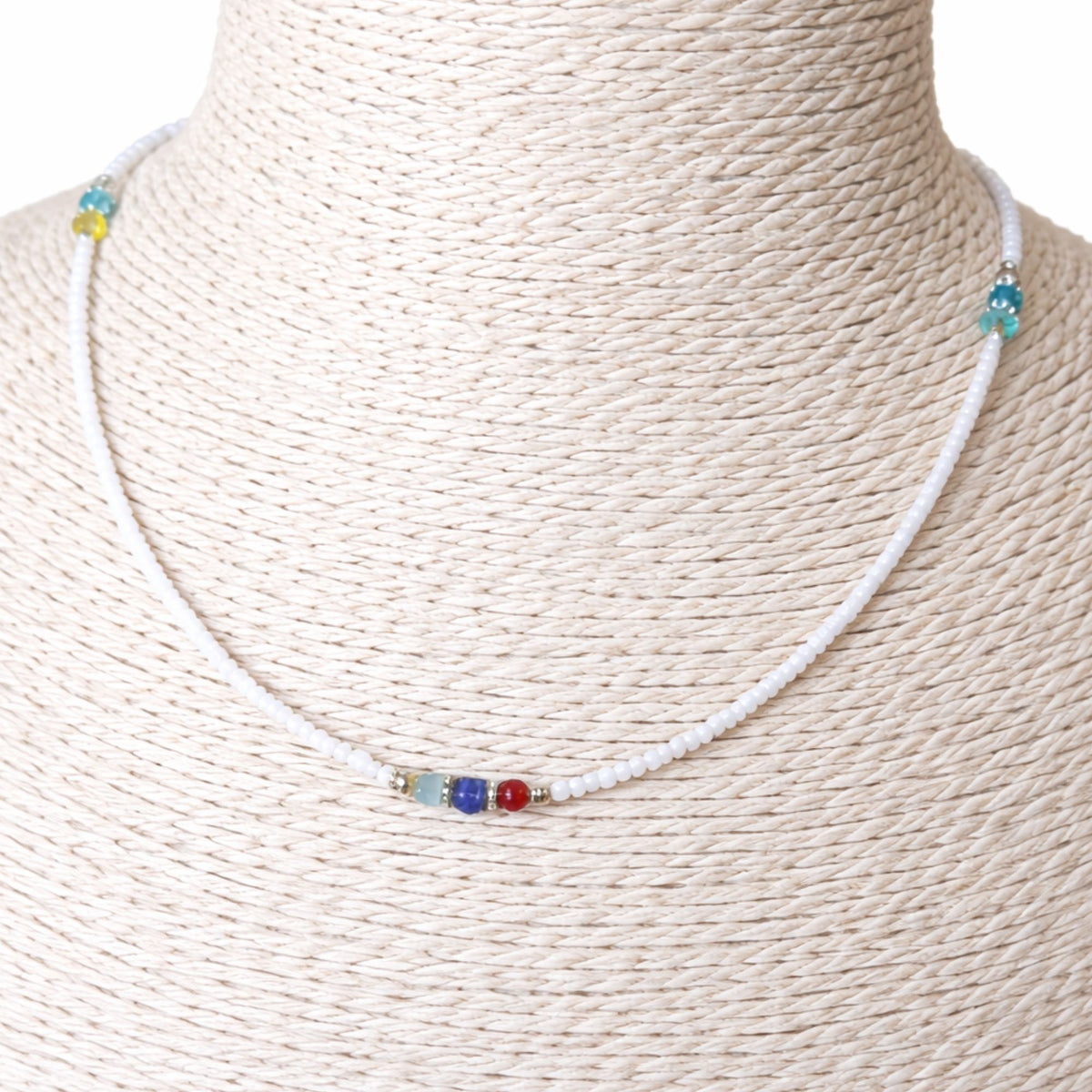 Collier népalais en perles fines, perle et perles taillées — vue 2