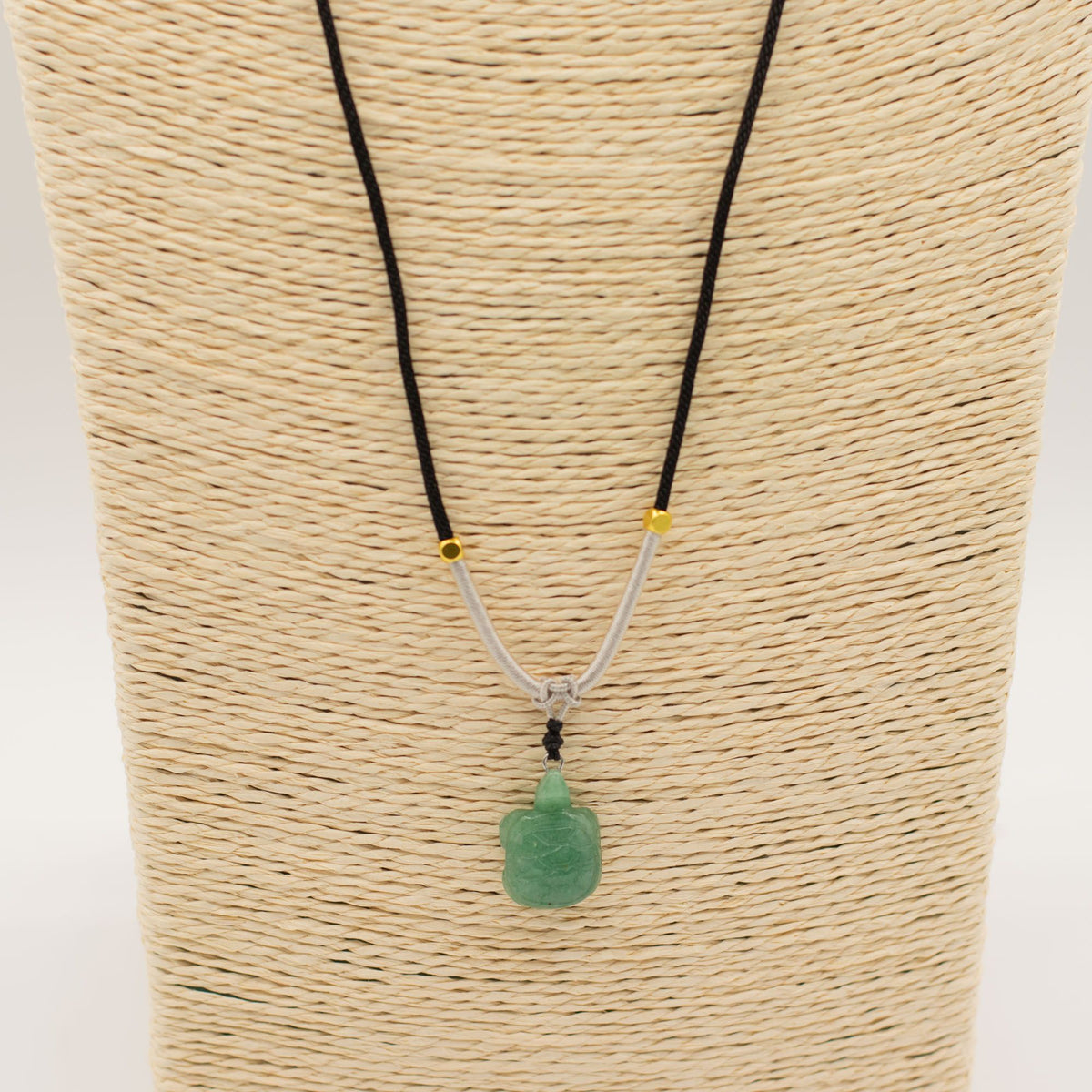 Collier sur cordon, tortue en jade — vue 2
