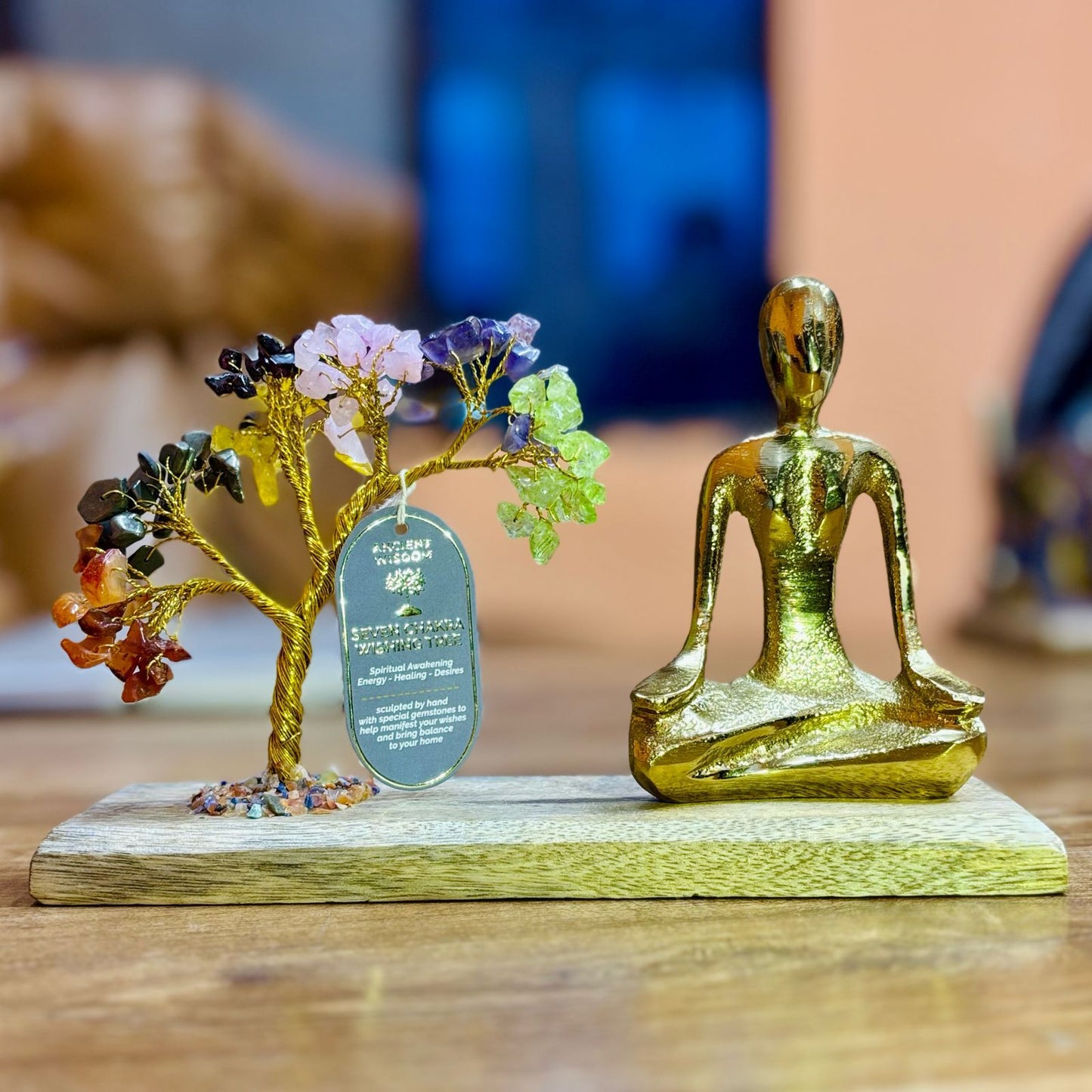 Arbre de gemmes — Jardin de yoga · Posture de Mudra · Sept chakras · Arbre incliné