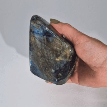 Grande pierre de labradorite de Madagascar · 80 à 110 mm