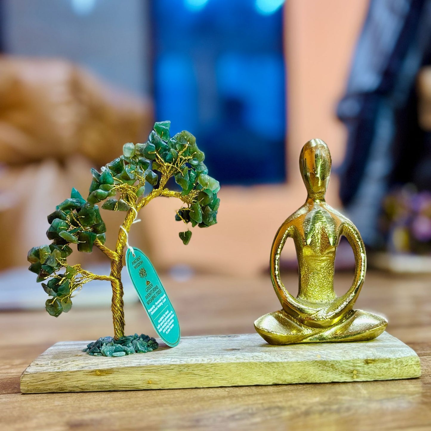 Arbre de gemmes — Jardin de yoga · Posture Padmasana · Aventurine verte · Arbre incliné