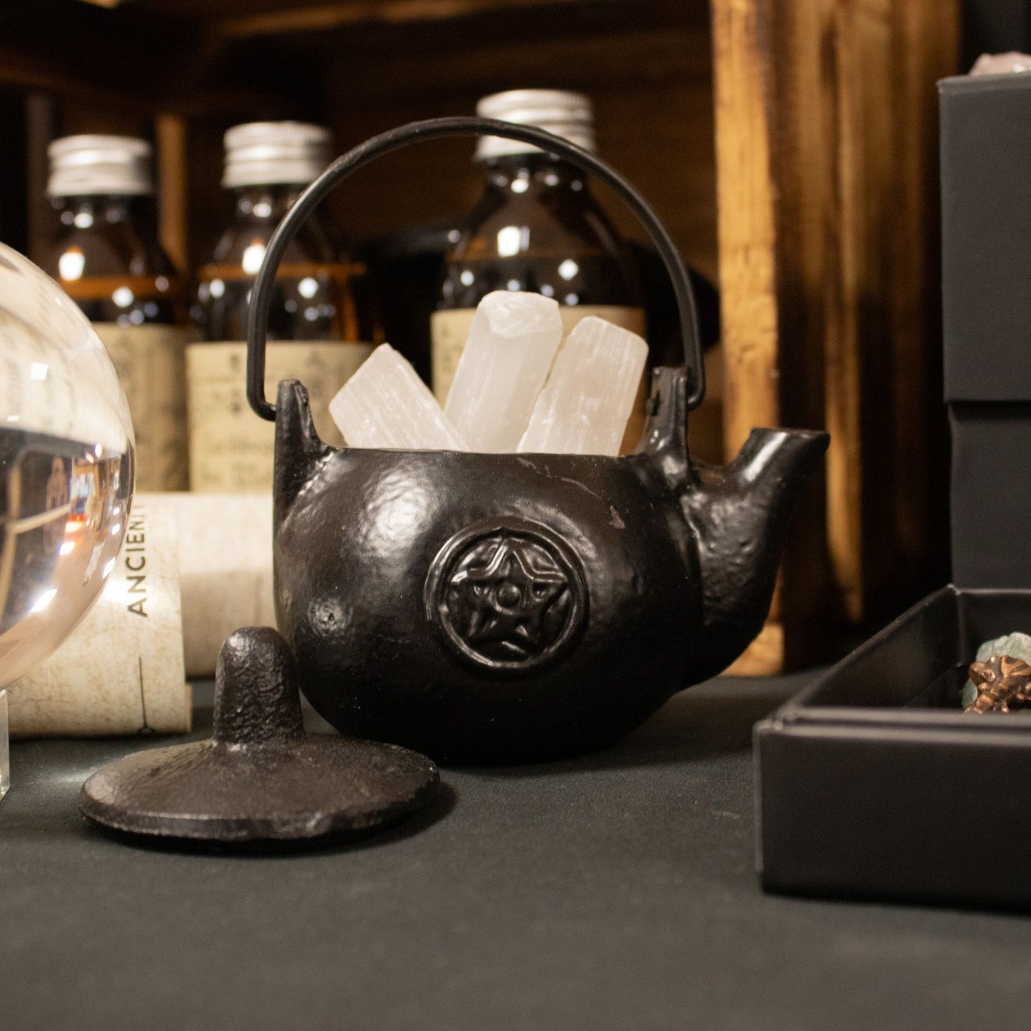 Bol chantant — Petit chaudron rituel de fonte en forme de pentacle