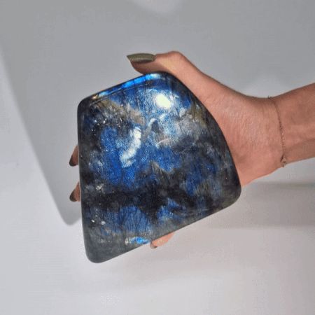 Grande pierre de labradorite de Madagascar · 100 à 170 mm