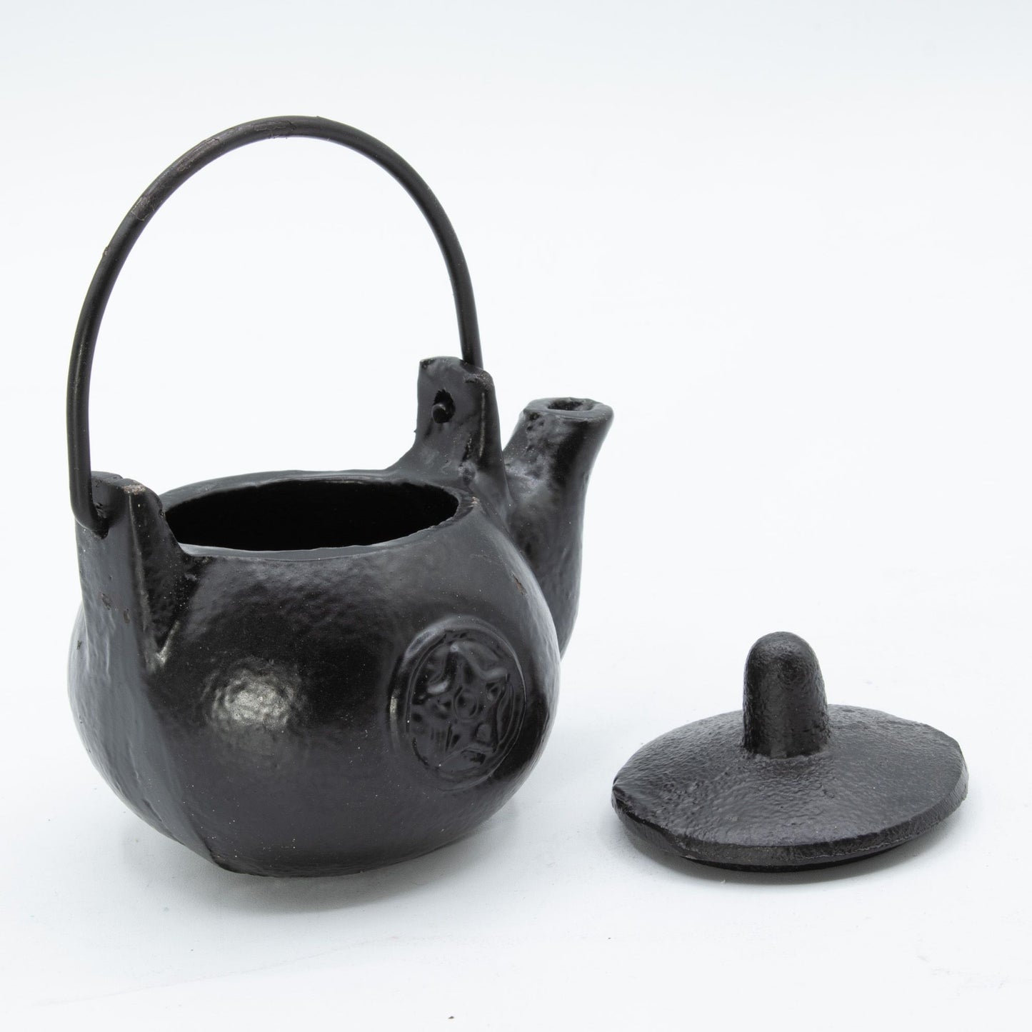 Bol chantant — Petit chaudron rituel de fonte en forme de pentacle