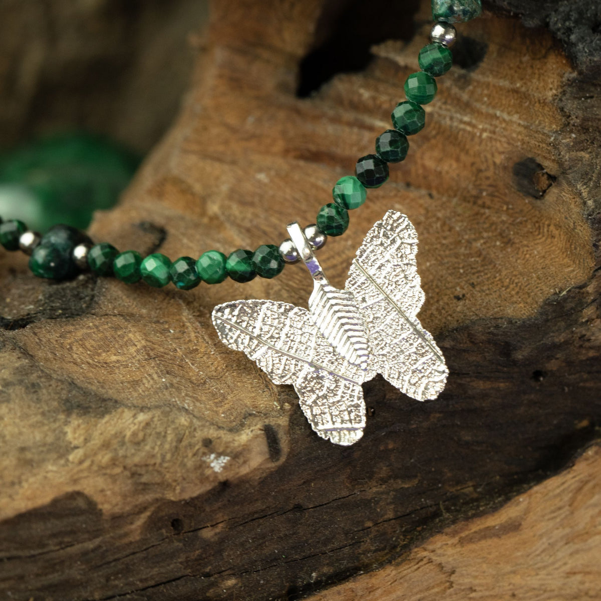 Collier de malachite, papillon en feuille réelle — vue 3