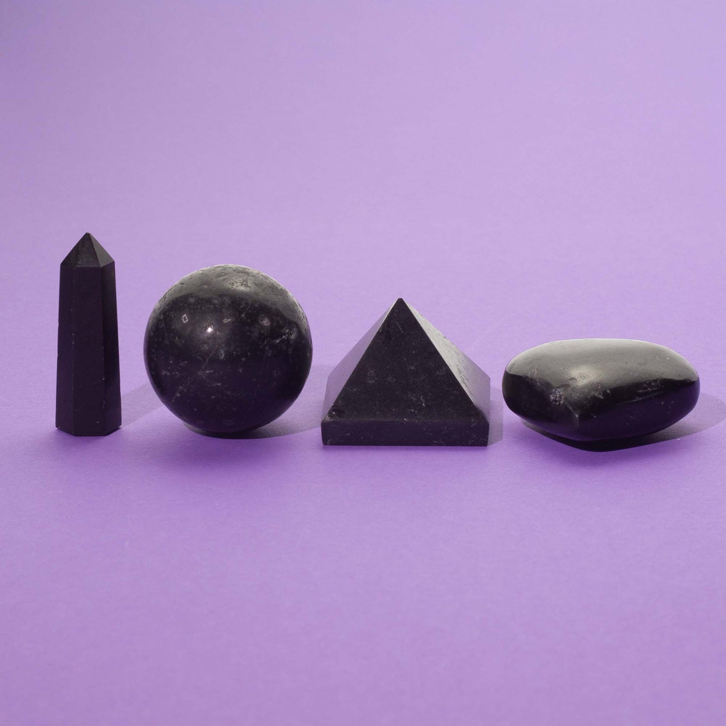 Pierre brute — Quatre formes · Tourmaline noire