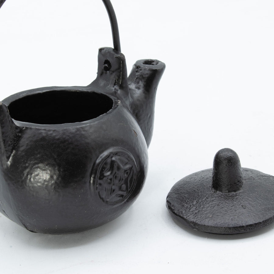 Bol chantant — Petit chaudron rituel de fonte en forme de pentacle