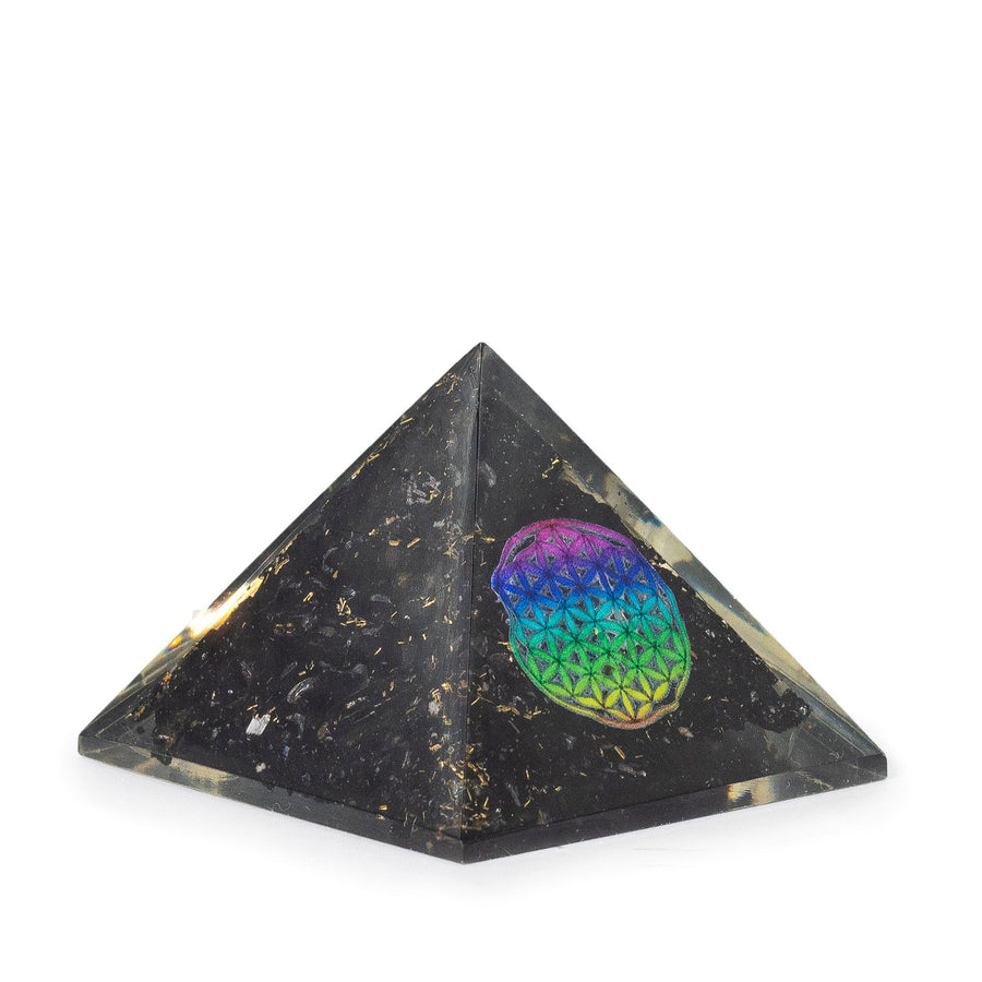 Petite pyramide d’orgonite — Fleur de vie · Éclats de tourmaline noire · 5cm