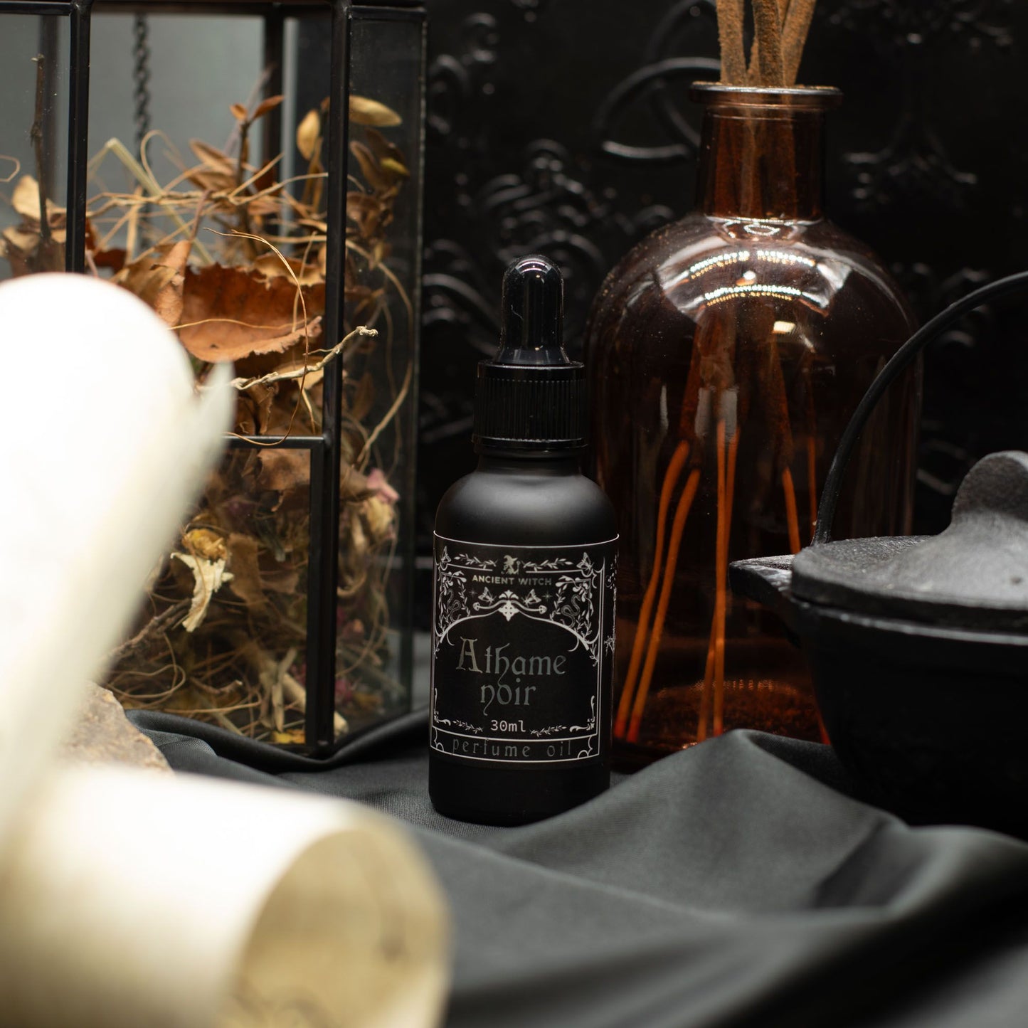 Huile parfumée de sorcière ancienne — Athamé noir