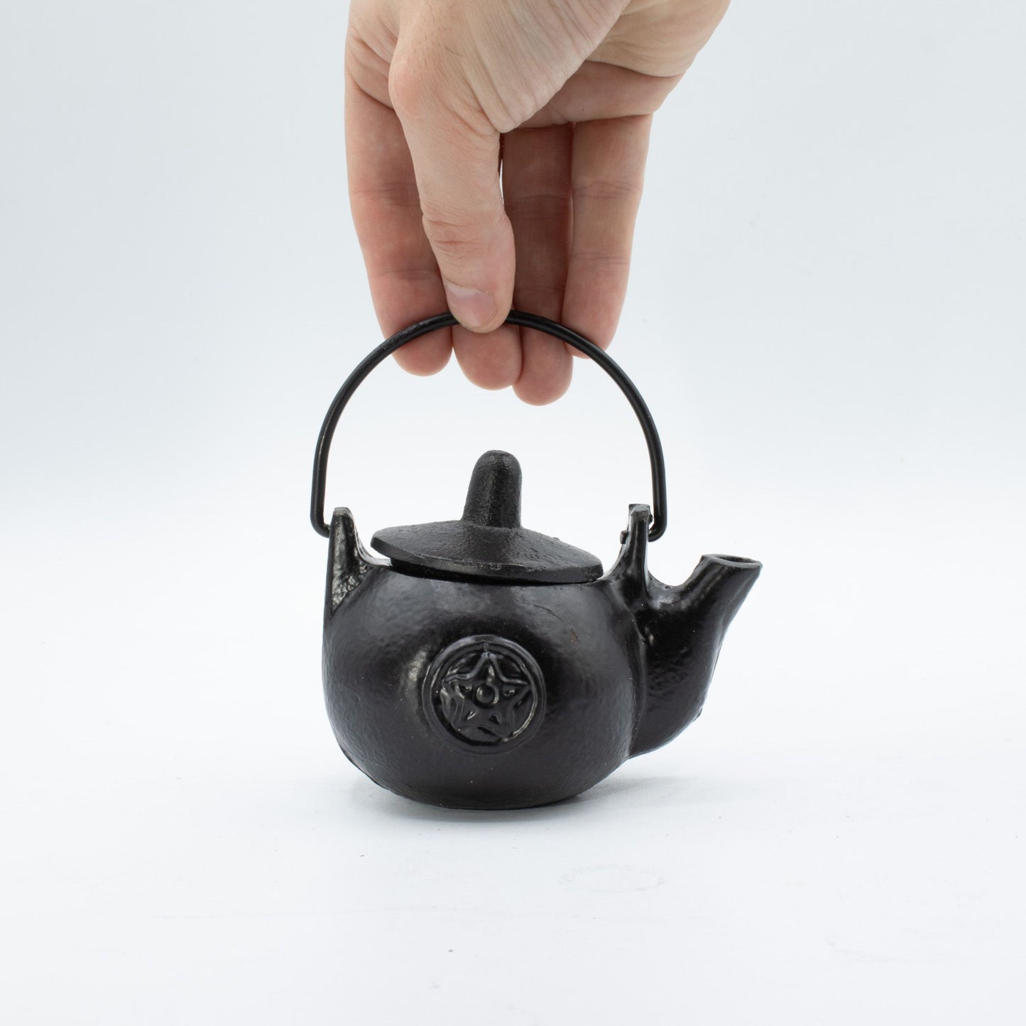 Bol chantant — Petit chaudron rituel de fonte en forme de pentacle