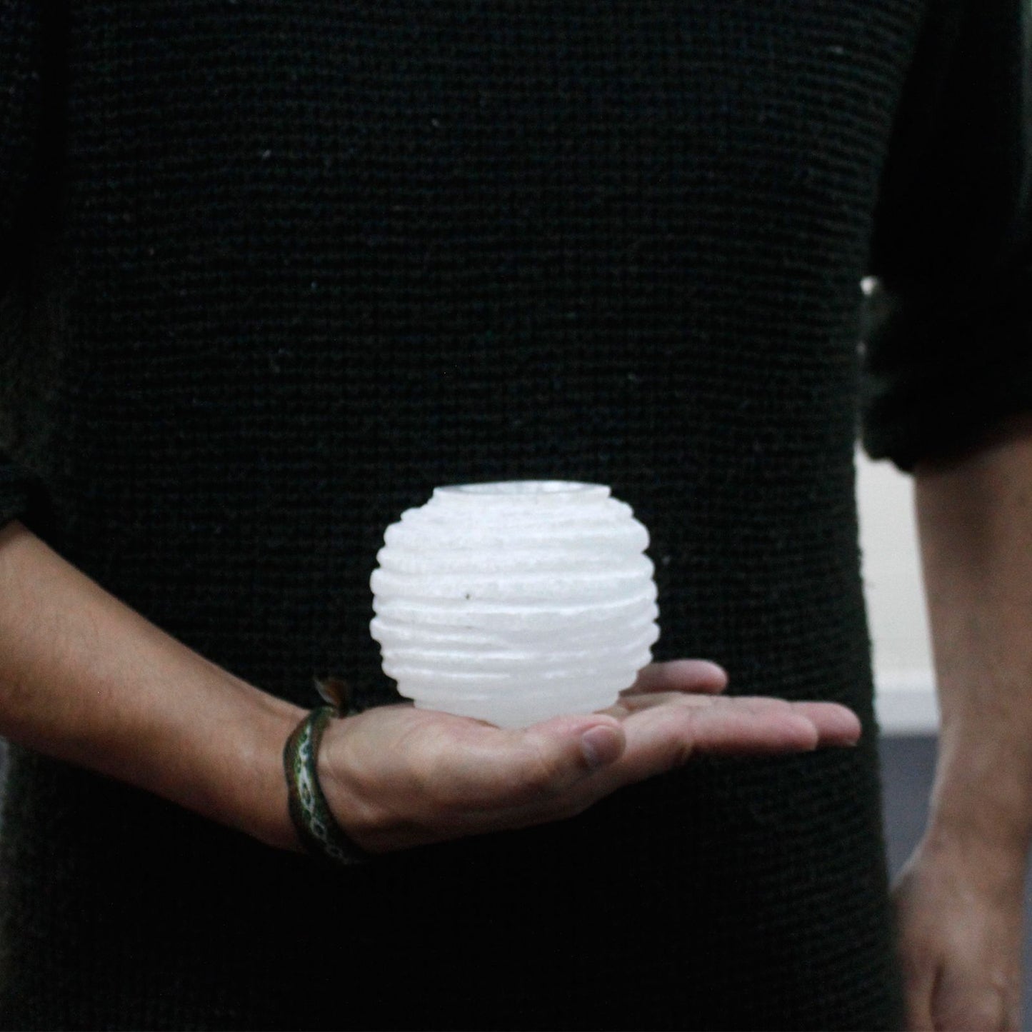 Bougeoir en sélénite — Boule de neige · 8 cm