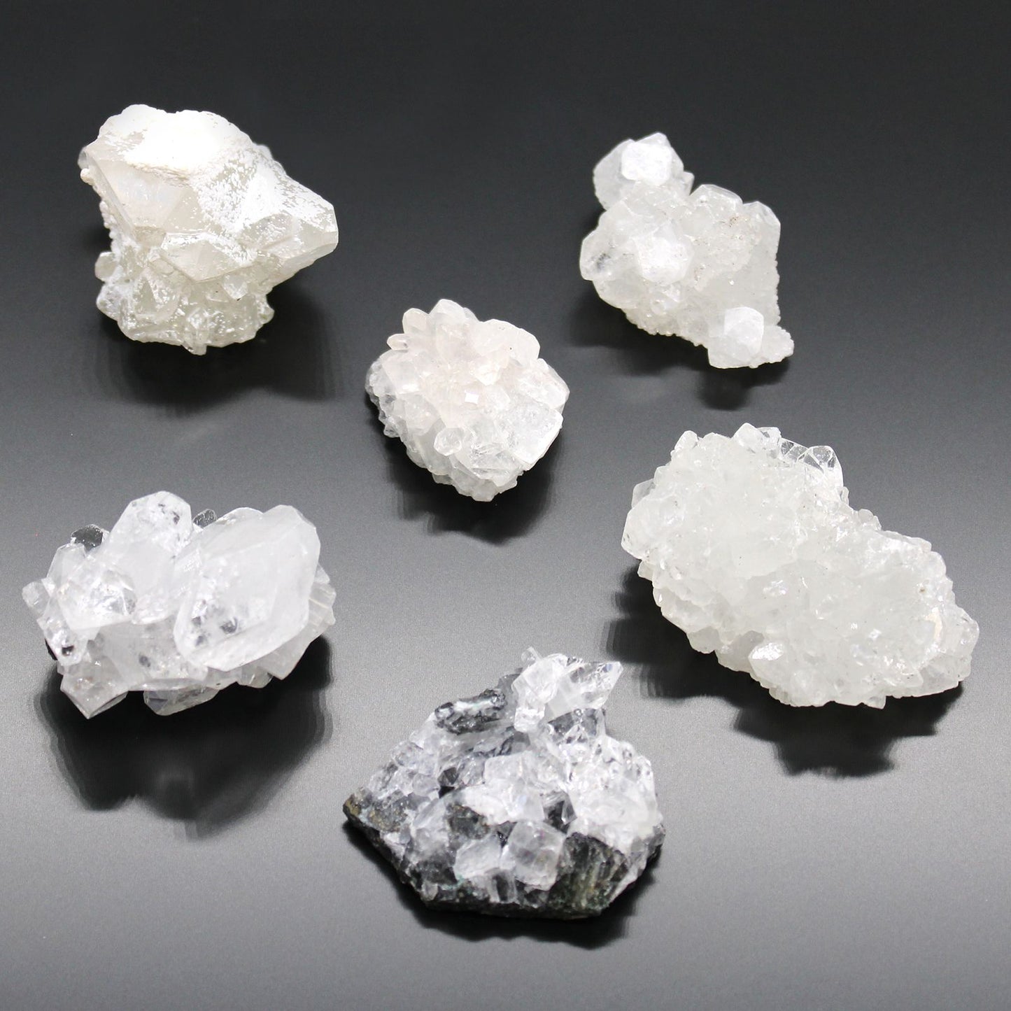 Grappes d’apophyllite blanche · 20 à 30 mm